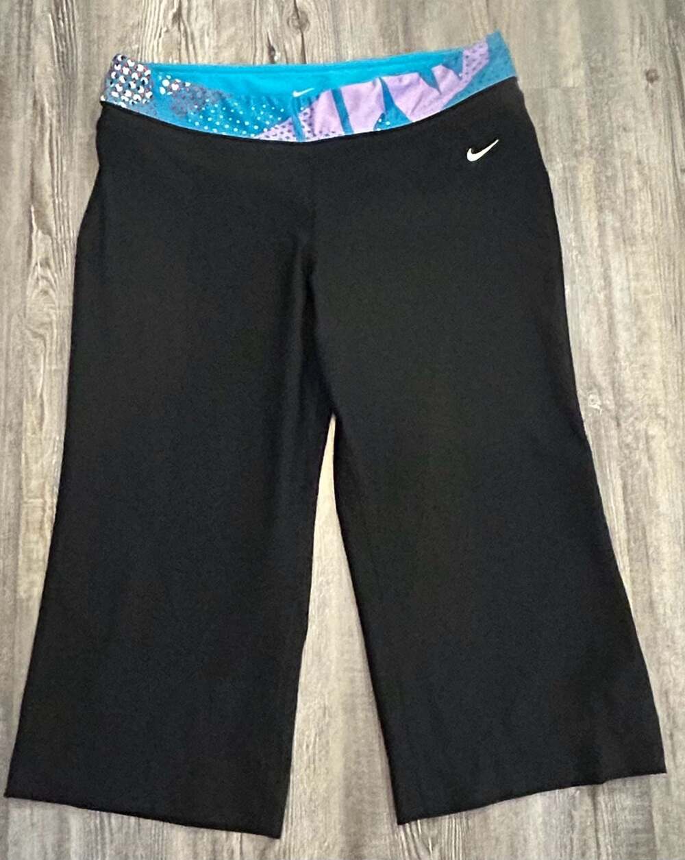 Nike Dri-FIT Women's Size M Athletic Cropped Pants